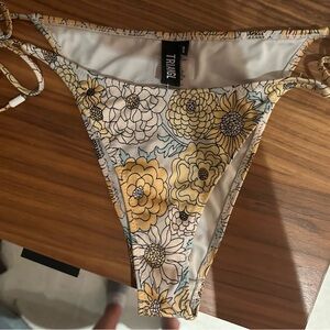 Triangl size M floral tie bottoms